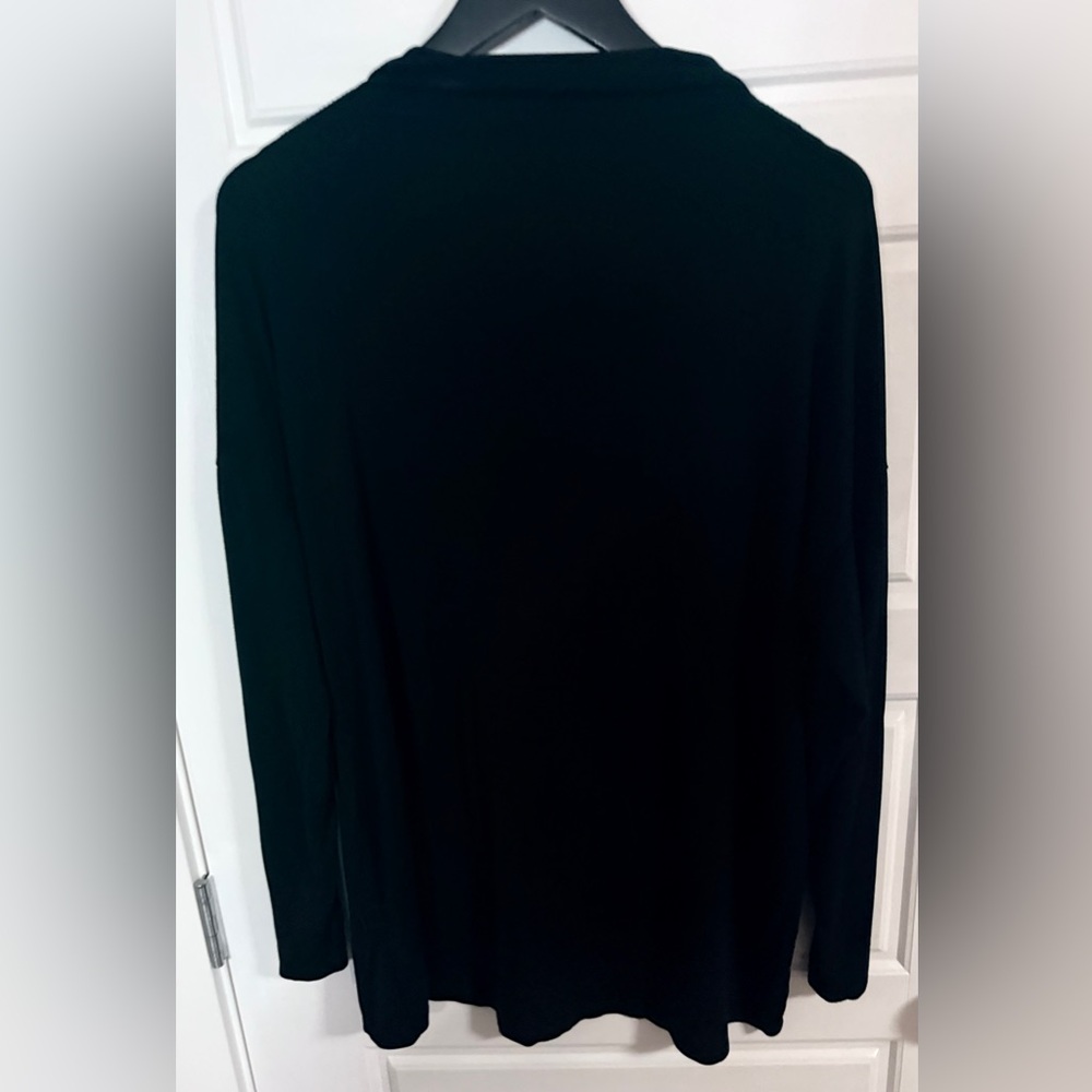 Willow & Thread Black Top long sleeve super soft. New condition